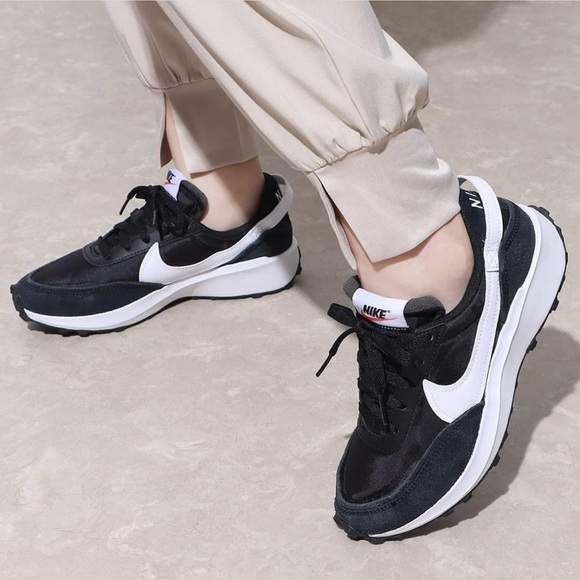 Nike women waffle DEBUT sneakers - Picture 4 of 5